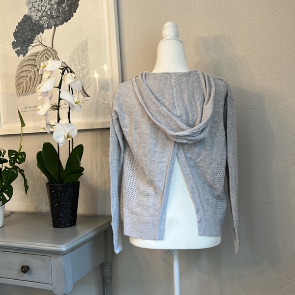 Lululemon Still Movement Wrap Heathered Nimbus - Picture 3 of 6